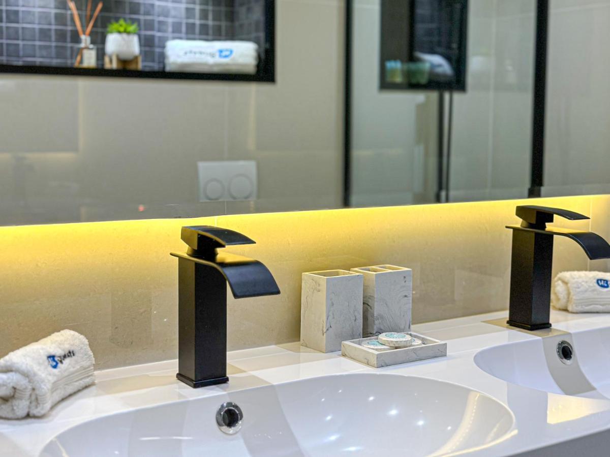 Апартаменты Higuests - Luxurious High-rise With Stunning Views